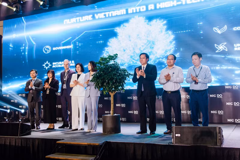 Ngoài ra, sự kiện còn có sự hiện diện của các chủ thể trong hệ sinh thái đổi mới sáng tạo là các trường đại học, tổ chức tài chính, các quỹ đầu tư mạo hiểm, tổ chức ươm tạo hỗ trợ khởi nghiệp... Công bố báo cáo Đầu tư Công nghệ, Đổi mới sáng tạo năm 2024