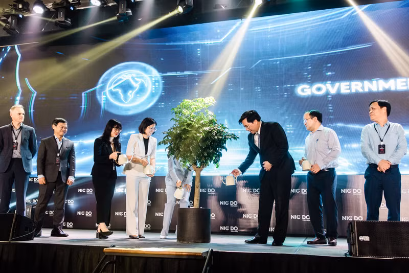 Diễn đàn năm nay với chủ đề "Chuyển đổi thành quốc gia Công nghệ cao" do Thứ trưởng Bộ Kế hoạch và Đầu tư Trần Duy Đông chủ trì. Công bố báo cáo Đầu tư Công nghệ, Đổi mới sáng tạo năm 2024