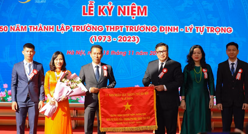 Trường THPT Trương Định – Lý Tự Trọng 50 năm xây dựng và trưởng thành