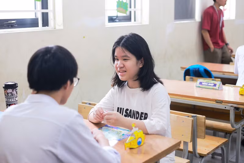 Tại khu vực Kết nối, các em học sinh sẽ được giao lưu, chia sẻ cùng bạn bè đồng trang lứa và lắng nghe những lời khuyên từ các anh chị... z6528545590696-dcc277464f8ea981e51f7483c5c56bb7.jpg