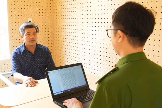 Nguyễn Khắc Hồng tại cơ quan Công an. Ảnh: CA Phú Thọ