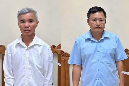 Bị can Bạch Chí Điển (trái) và Hoàng Mạnh Dũng khi bị khởi tố.