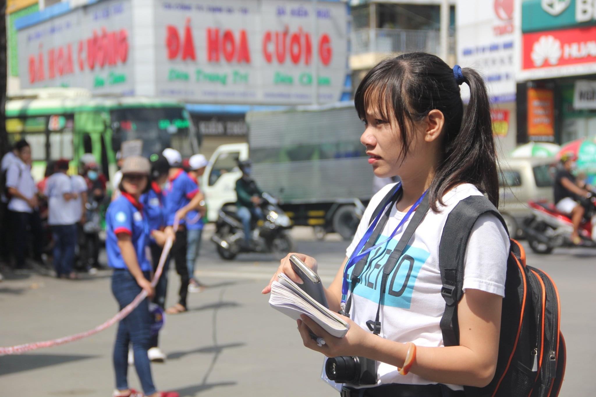Nhà báo Phạm Thị Anh trong một chuyến tác nghiệp. Nhà báo Phạm Thị Anh trong một chuyến tác nghiệp.