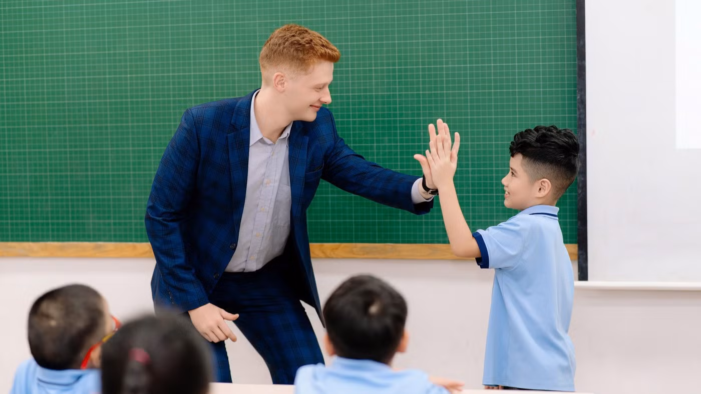 Giờ học tiếng Anh tại Ban Mai School. Ảnh: NTCC