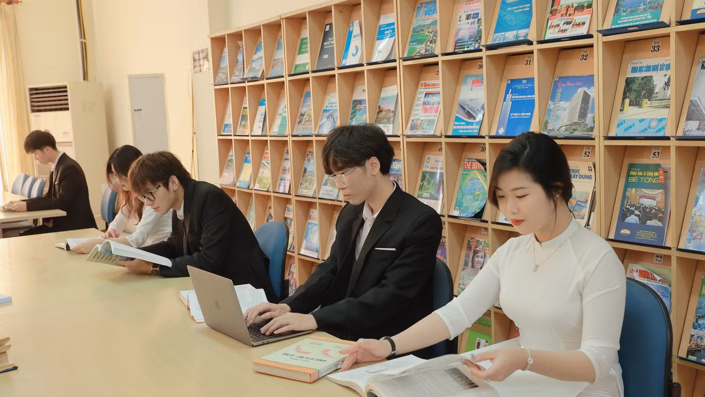 Sinh viên Trường Đại học Thủy Lợi. Ảnh: NTCC