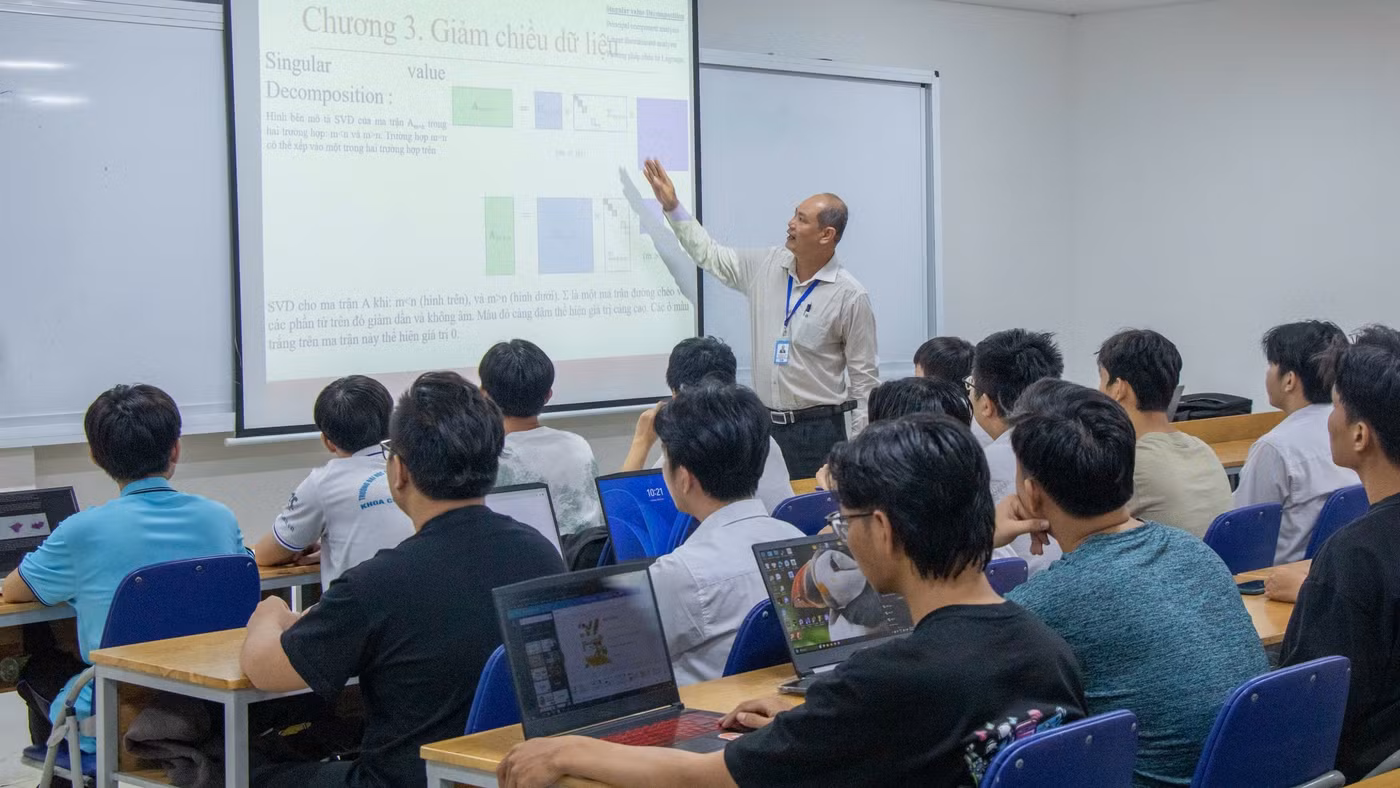 Một giờ học tại giảng đường Trường Đại học Công Thương TPHCM. Ảnh: NTCC