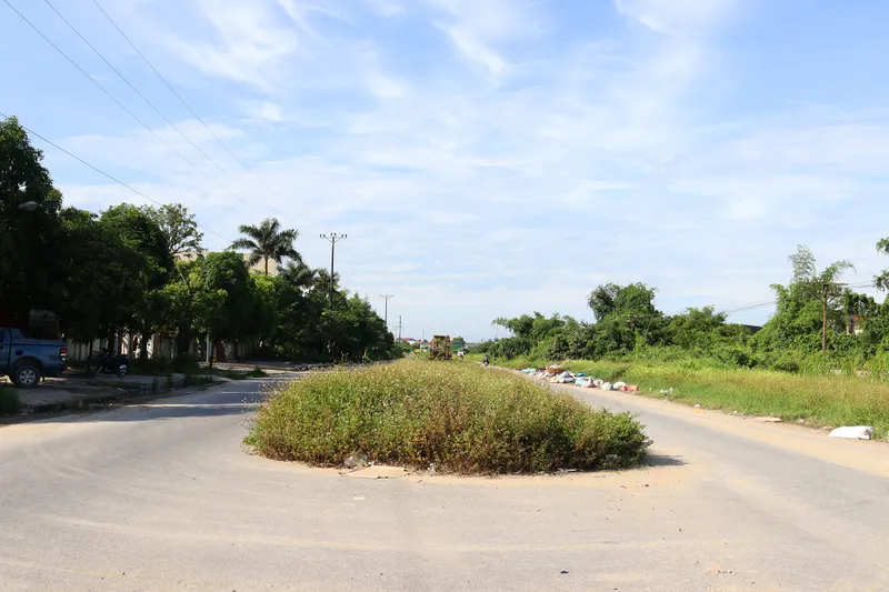 Ngổn ngang đoạn đường 3km gần 2 thập kỷ chưa làm xong ở Nghệ An