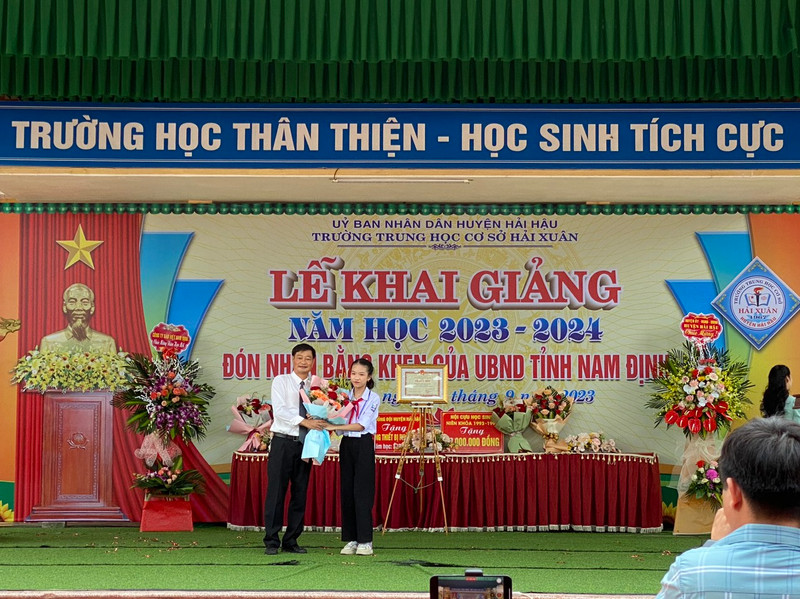 Hình ảnh ấn tượng trong ngày khai giảng tại Nam Định 