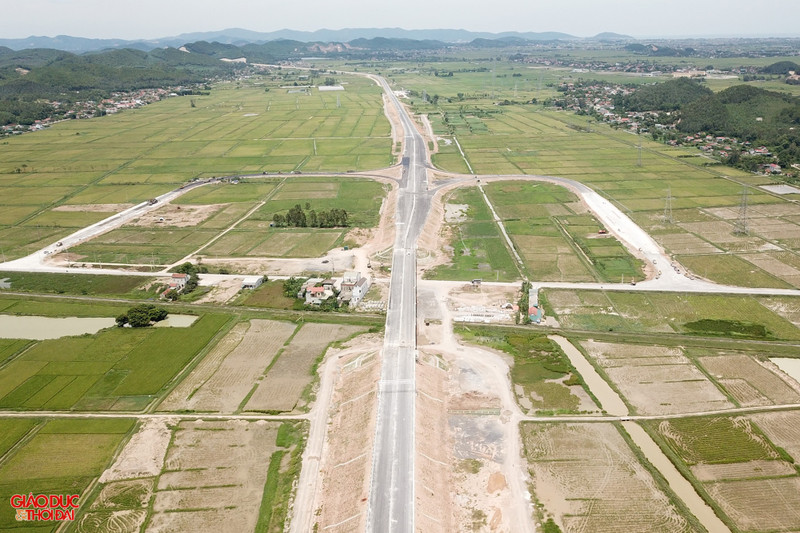 Cao tốc Bắc Nam đoạn Nghi Sơn - Diễn Châu trước ngày thông xe