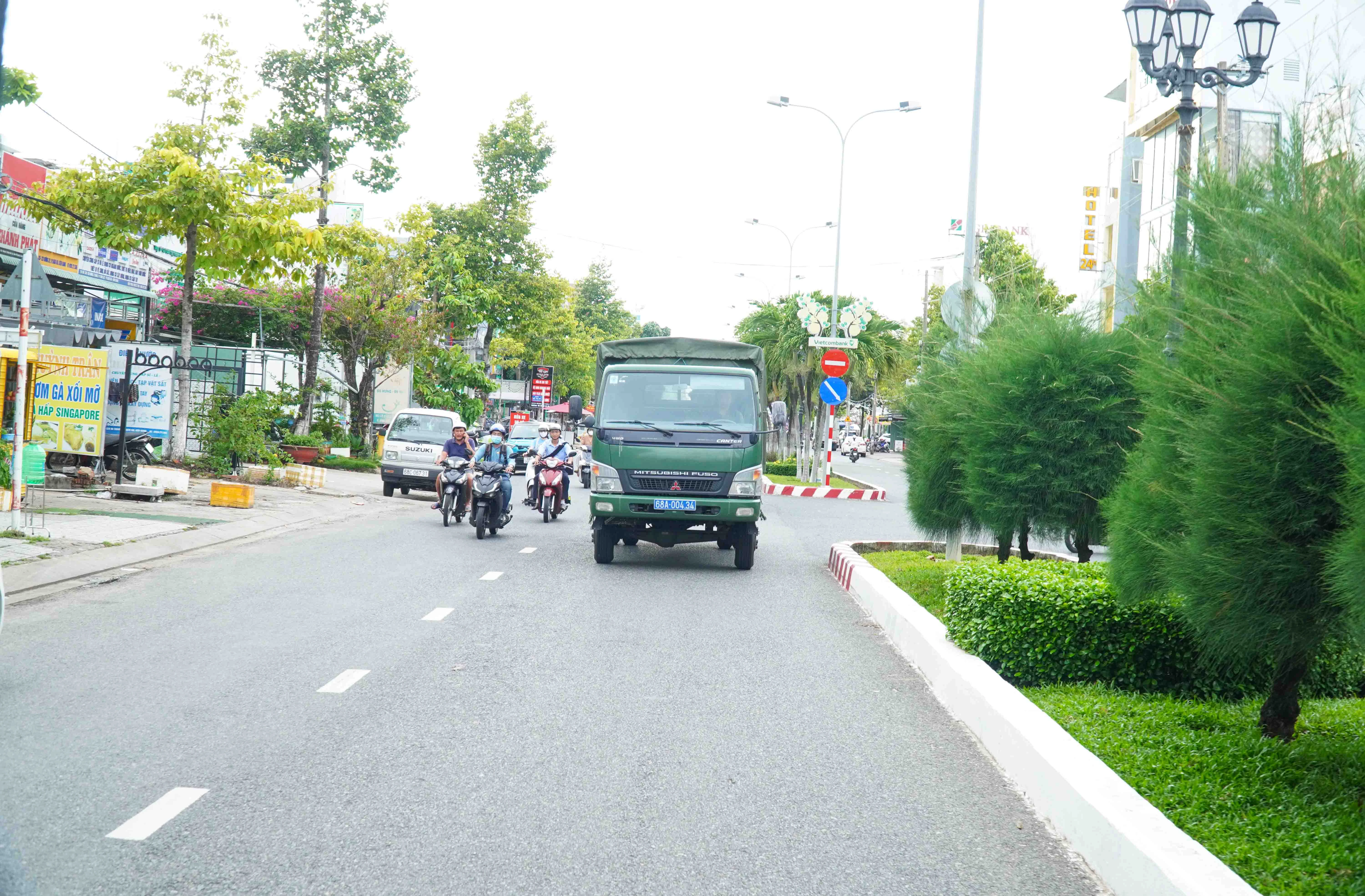 Công an đã huy động xe để hỗ trợ các thí sinh từ huyện đảo di chuyển đến nơi lưu trú.