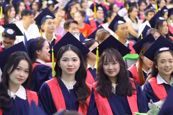 Tân cử nhân Trường Đại học Tây Đô.