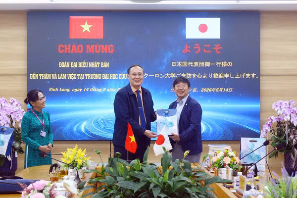 Lãnh đạo Trường ĐH Cửu Long làm việc với các đơn vị.