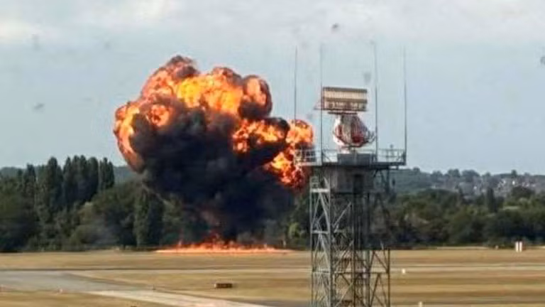 Vụ việc xảy ra vào khoảng 16 giờ 00 phút (giờ địa phương) ngày 13/7 ngay sau khi máy bay vừa cất cánh và được ghi lại bằng video, sau đó được đăng tải trên mạng xã hội. roi-1.jpg