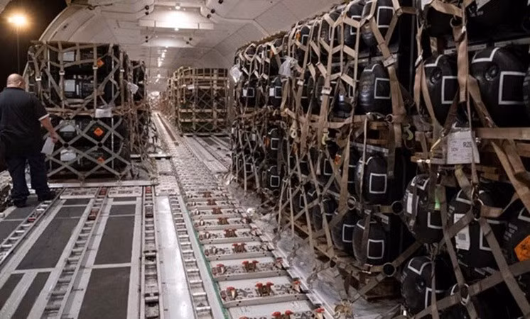 Ông Freuding nhớ lại khi chính quyền Tổng thống Mỹ Donald Trump đột ngột dừng các chuyến hàng vũ khí tới Ukraine hồi đầu năm nay, Berlin đã không nhận được bất kỳ cảnh báo nào về động thái này. duc-5.jpg