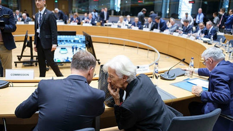 Tất cả những điều này sẽ là chủ đề thảo luận trong những ngày tới, và tôi hy vọng sẽ dẫn đến quyết định tại cuộc họp của Hội đồng châu Âu vào ngày 18/12", Ngoại trưởng Pháp nói với tờ La Tribune Dimanche. tai-tro.jpg