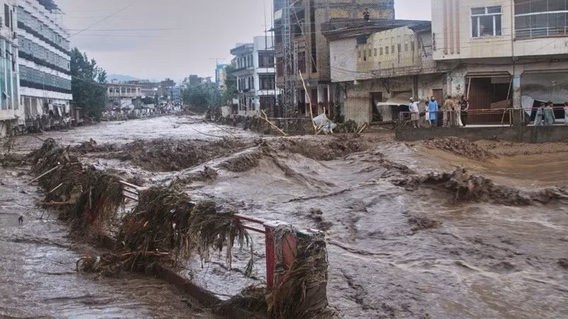 Nó gây ra thiệt hại trên diện rộng, làm hàng chục người bị thương và hàng nghìn người phải di dời, đặc biệt là ở tỉnh Khyber Pakhtunkhwa của Pakistan, theo báo cáo của AP. lu-5.jpg