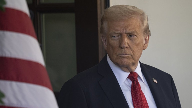 Trước đó, Tổng thống Mỹ Donald Trump đã chỉ định Nigeria là "Quốc gia Đặc biệt Quan ngại", cảnh báo về các cuộc tấn công tiềm tàng để "bảo vệ" người Cơ đốc giáo. tt-my.jpg