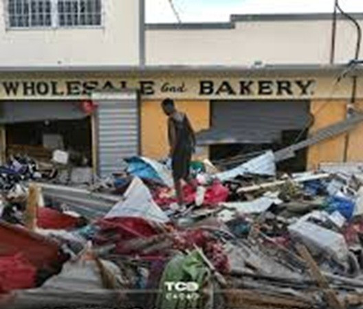 "Đó từng là một thị trấn đẹp, yên tĩnh và rất hiền hòa. Giờ đây, nơi đây như ‘địa ngục trần gian’", một người đàn ông từ thị trấn gần đó nói sau khi chứng kiến cảnh hoang tàn. bao-7.jpg