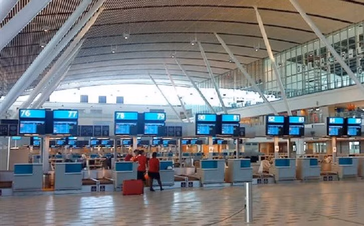 Theo Công ty Sân bay Nam Phi, mỗi năm, sân bay này phục vụ hơn 5,4 triệu lượt hành khách khởi hành và gần 51.500 lượt hành khách đến. san-bay-7.jpg