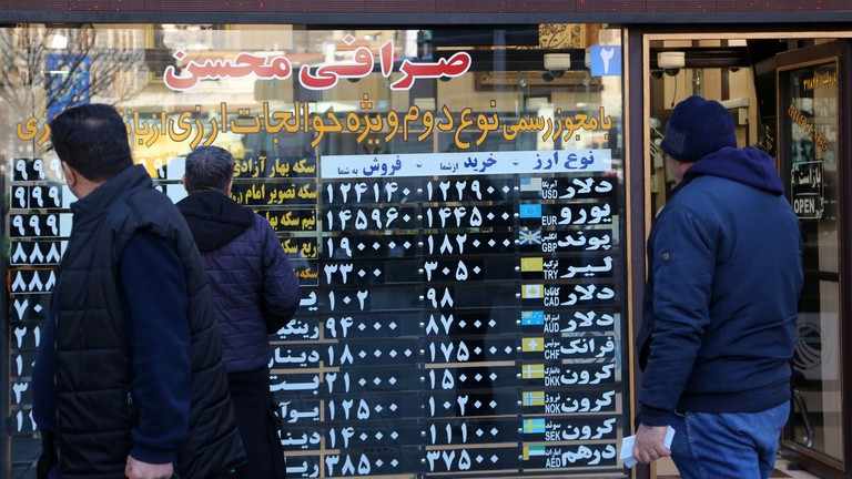 Giới chức Israel dự đoán Iran sẽ tấn công nhà nước Do Thái để "ngăn chặn sự tan rã" của chính phủ Iran đang phải chịu áp lực của các cuộc biểu tình phản đối giá cả tăng cao được Tel Aviv hậu thuẫn. doi-tien.jpg