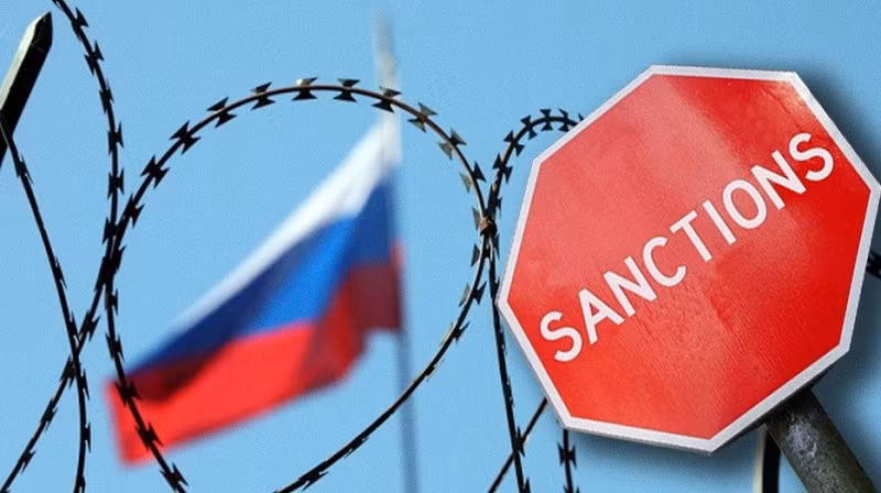 Tháng trước, Brussels đã công bố gói trừng phạt thứ 19 đối với Nga, nhắm vào các ngân hàng, sàn giao dịch tiền điện tử, các doanh nghiệp Ấn Độ và Trung Quốc, cũng như các nhà ngoại giao của Moscow. trung-phat-5.jpg