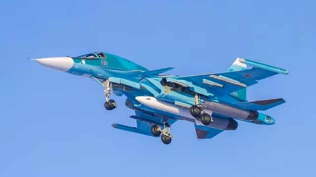 "Một lô máy bay Su-34 khác đã gia nhập hàng ngũ Lực lượng Hàng không Vũ trụ Nga (VKS). Nhịp độ và thời gian giao hàng phản ánh công việc phối hợp tốt của ngành hàng không vì lợi ích của quân đội Nga. su-34-1-5783.jpg