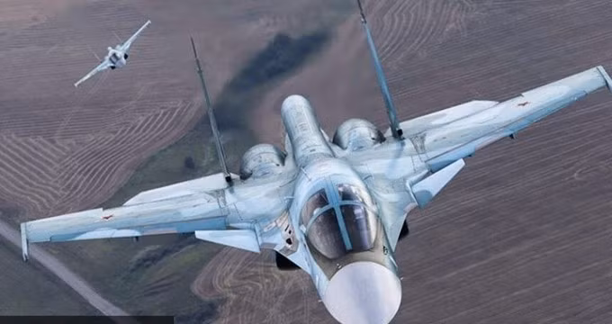 Với những đặc điểm ấn tượng này, chiến đấu cơ Su-34 trở thành một thành phần quan trọng không thể thiếu trong kho vũ khí của VKS. su-34-12-9525.jpg