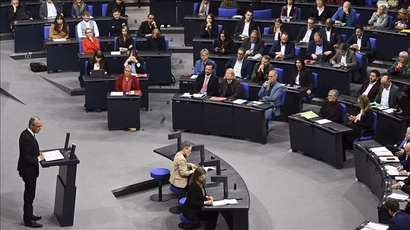 Uy tín của Thủ tướng Merz đã giảm mạnh khi những người chỉ trích cáo buộc ông phản bội lời hứa trong chiến dịch tranh cử là khôi phục nền kinh tế. duc-2.jpg