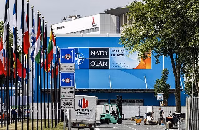 Nga nhiều lần nhấn mạnh nỗ lực gia nhập NATO của Ukraine là ranh giới đỏ, và là một trong những nguyên nhân gốc rễ của cuộc xung đột. Moscow đã yêu cầu Kiev cam kết hợp không tham gia bất kỳ liên minh quân sự nào. nato-10.jpg