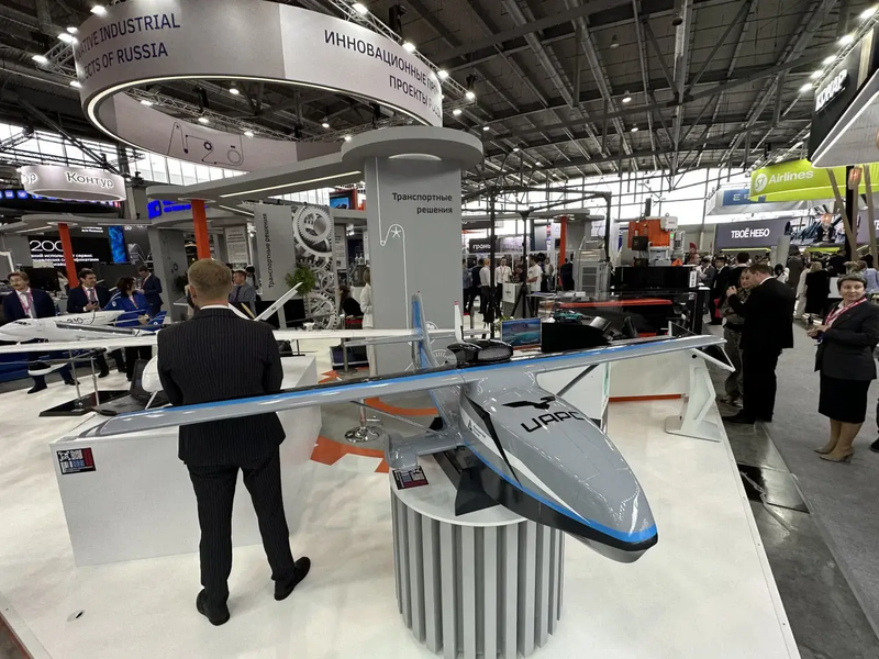 Vị chuyên gia nhắc lại rằng, một đơn vị đặc biệt thuộc Bộ Quốc phòng Nga đã được thành lập, chịu trách nhiệm phát triển công nghệ không người lái trong mọi môi trường - trên không, trên biển và trên bộ. cong-nghe.png