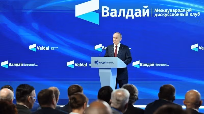 Phát biểu tại diễn đàn Valdai hôm 2/10, Tổng thống Nga Vladimir Putin cảnh báo rằng, khả năng Mỹ cung cấp tên lửa Tomahawk cho Ukraine sẽ là một sự leo thang nghiêm trọng. tt-putin-1.jpg