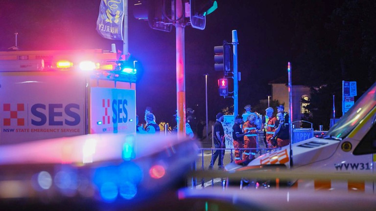 Một trong những kẻ tấn công đã bị cảnh sát bắn chết, và một kẻ khác bị bắt giữ trong tình trạng nguy kịch. xa-3.jpg