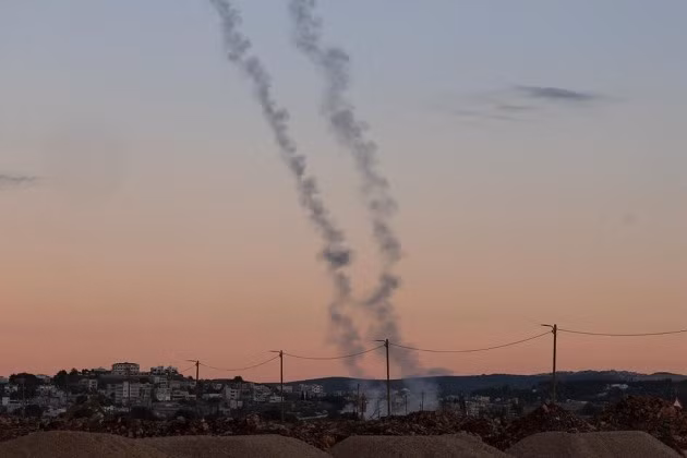 Theo ông, cuộc tấn công này nhằm vào "một số mục tiêu dễ bị tấn công" ở khu vực Jaffa (Tel Aviv) và đã đạt được mục tiêu. houthi-1.jpg