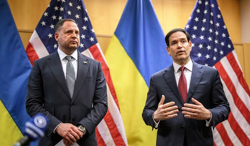 Cảm thấy bị gạt ra ngoài lề, Kiev cùng các nước EU và Anh ủng hộ đã yêu cầu soạn thảo lại, và được cho là họ đã thảo luận vấn đề này trong cuộc họp với phái đoàn đàm phán Mỹ tại Geneva cuối tuần trước. phai.jpg