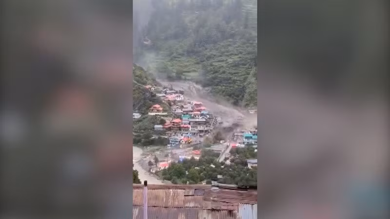 Trung tá Manish Shrivastava, phát ngôn viên quốc phòng tại Uttarakhand, cho biết ngay sau thảm họa rằng, ít nhất 20 người đã được giải cứu và cuộc tìm kiếm những người mất tích đang được tiến hành. lu-2.jpg