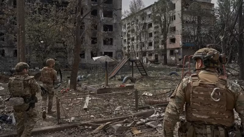 FT trích dẫn lời công ty tư vấn Rochan Consulting có trụ sở tại Ba Lan cho biết: "Mật độ lực lượng Ukraine đã thấp đến mức có những khu vực ở mặt trận về cơ bản chỉ được bảo vệ bằng UAV". rut-7.jpg