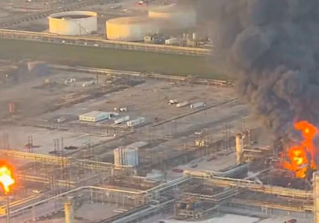 Theo đài truyền hình địa phương 12News, lệnh trú ẩn tại chỗ đã được ban hành cho khu vực phía Tây của Port Arthur. chay-5.jpg