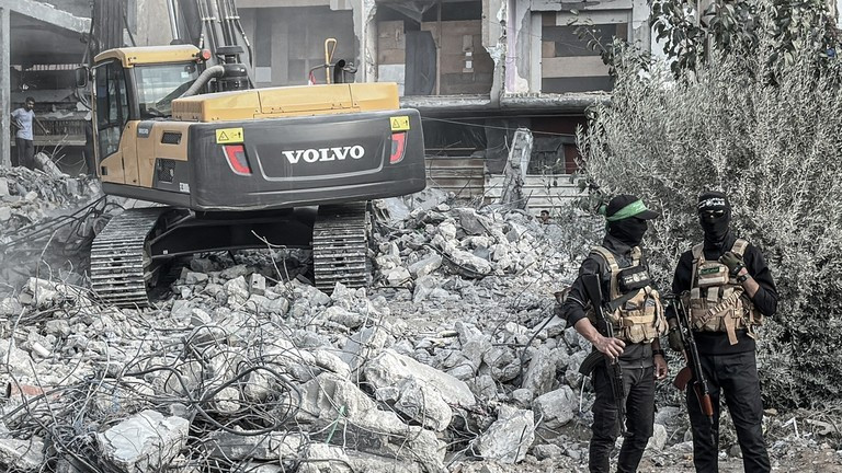 Phó Tổng thống Mỹ JD Vance trước đó cho biết, lệnh ngừng bắn vẫn được duy trì mặc dù "có một số cuộc giao tranh nhỏ đây đó". ong-trump-1.jpg