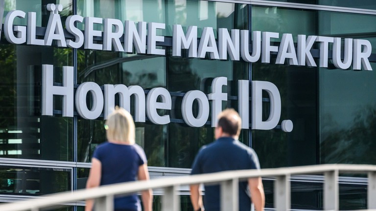 Theo nhiều nguồn tin, giá năng lượng tăng cao cùng với doanh số bán hàng yếu và thuế quan của Mỹ đã gây áp lực đáng kể lên dòng tiền của công ty trong những tháng gần đây. dong-1.jpg