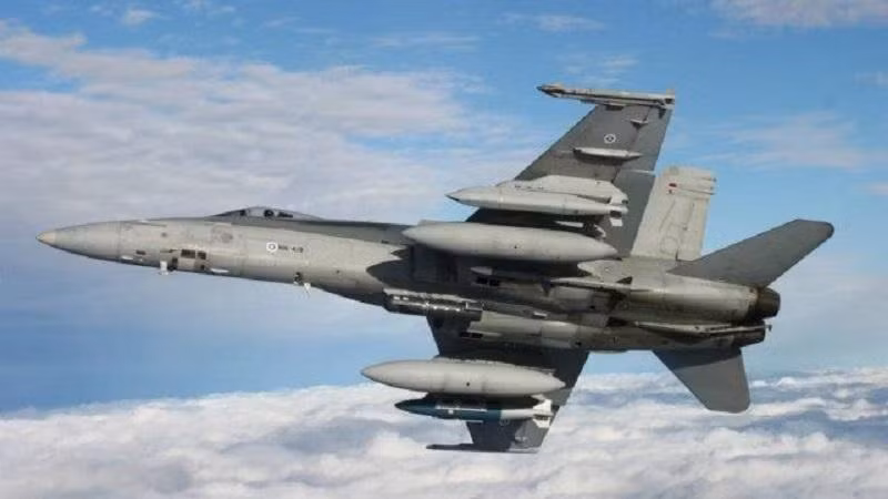 Một trong những lý do chính khiến việc máy bay chiến đấu bay quá gần mũi máy bay chiến đấu khác được coi là một động tác nguy hiểm là nguy cơ va chạm giữa không trung. Tốc độ cao mà máy bay chiến đấu hoạt động không có nhiều chỗ cho sai sót, và ngay cả một tính toán sai nhỏ cũng có thể dẫn đến hậu quả thảm khốc cho cả hai máy bay liên quan. F18 2.jpg