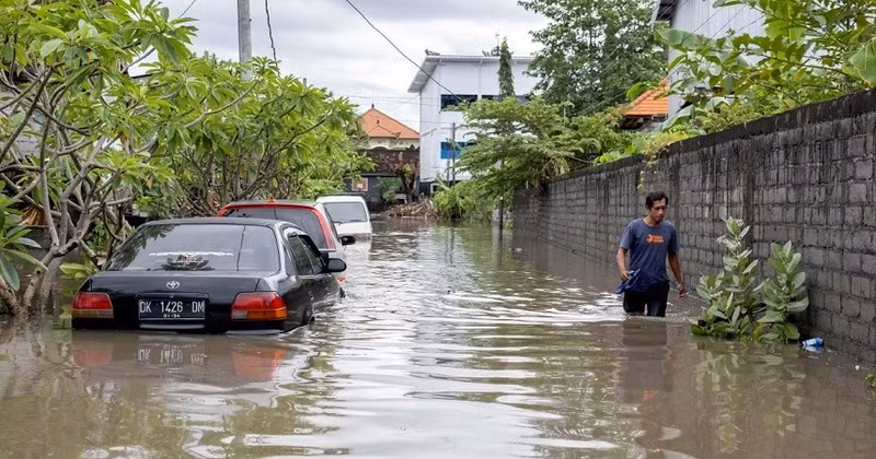 Cơ quan Khí tượng, Khí hậu và Địa vật lý Bali (BMKG) đã ban hành cảnh báo thời tiết trước trận mưa lớn. BMKG dự báo mưa vừa đến mưa to, có khả năng kèm theo sấm sét và gió mạnh. lu-5.jpg