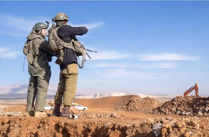 Theo Reuters, Syria và Israel thực sự đã tổ chức các cuộc đàm phán trực tiếp kể từ tháng 5/2025, nhằm mục đích giảm căng thẳng và ngăn ngừa xung đột ở khu vực biên giới. syria-3.png