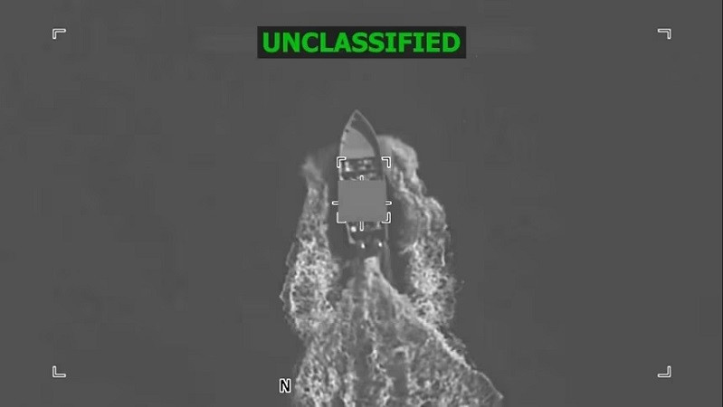 “Theo chỉ thị của Bộ trưởng Chiến tranh Pete Hegseth, Lực lượng Đặc nhiệm Liên hợp Southern Spear đã tiến hành các cuộc tấn công vào ba tàu do các Tổ chức Khủng bố được chỉ định điều hành trong vùng biển quốc tế. tan-o.jpg