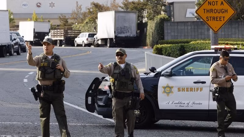 Vụ nổ xảy ra vào khoảng 7 giờ 30 sáng (giờ địa phương) tại Trung tâm đào tạo Biscailuz ở Đông Los Angeles, khiến cơ sở này phải được sơ tán ngay lập tức và nhiều cơ quan phải vào cuộc ứng phó khẩn cấp. no-1.jpg