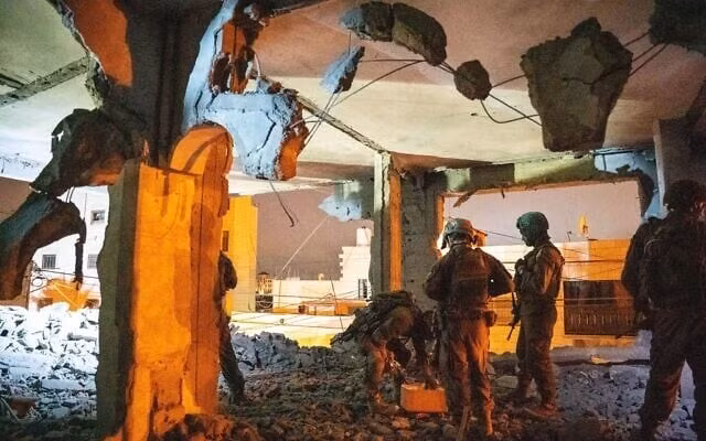 Trước đó, Israel tuyên bố họ sẽ tạm dừng các hoạt động tấn công ở thành phố Gaza sau thỏa thuận giữa Tây Jerusalem và Hamas về việc trao đổi tù nhân được Tổng thống Mỹ Donald Trump đề xuất vào tuần trước. gaza-4.jpg