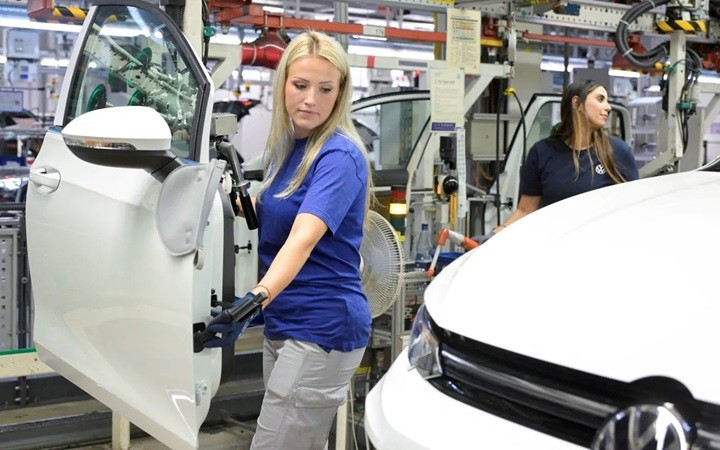 Nhà máy ở Dresden đã sản xuất hơn 165.500 xe kể từ khi đi vào hoạt động năm 2001, đồng thời chuyên sản xuất xe điện trong những năm gần đây. dong-5.jpg