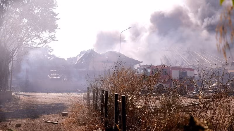 Ông nói với các hãng tin địa phương rằng, vụ nổ đã gây ra "thiệt hại rất lớn" và làm bị thương người dân cùng ít nhất 21 nhân viên dịch vụ khẩn cấp bao gồm cảnh sát và lính cứu hỏa. xang-4.jpg