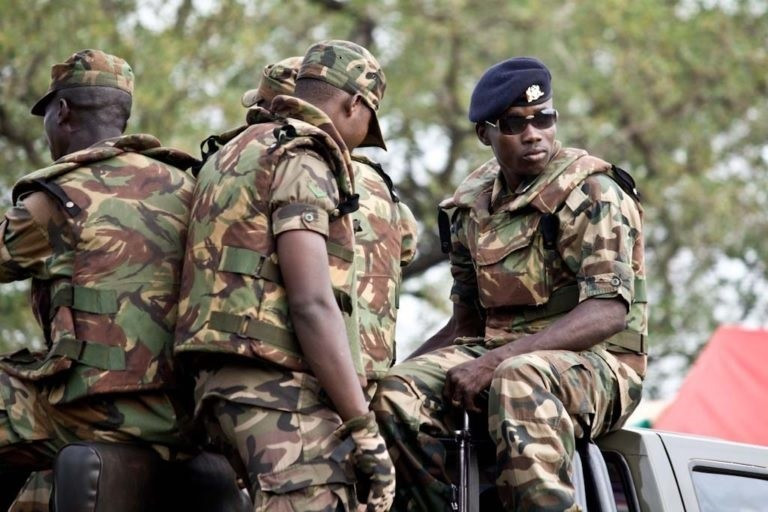 Được biết, những người đàn ông này ở độ tuổi từ 20 đến 39 và bị mắc kẹt ở khu vực Donbass đang bị chiến tranh tàn phá của Ukraine. linh-6.jpg