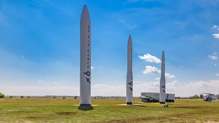 “Mỹ sở hữu nhiều vũ khí hạt nhân hơn bất kỳ quốc gia nào khác. Điều này đã được thực hiện, bao gồm cả việc nâng cấp và cải tạo toàn bộ các vũ khí hiện có, trong nhiệm kỳ đầu tiên của tôi. lenh-1.jpg