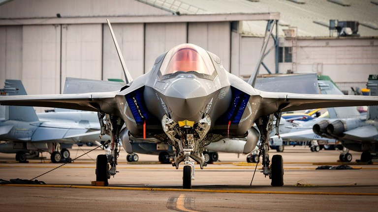 Để hoàn thành các nghĩa vụ toàn cầu theo Hướng dẫn Chiến lược Quốc phòng Quốc gia Tạm thời (INDSG) của Tổng thống Trump, không quân Mỹ (USAF) phải triển khai 1.558 chiến đấu cơ được trang bị vũ khí chiến đấu. may-bay-1.jpg